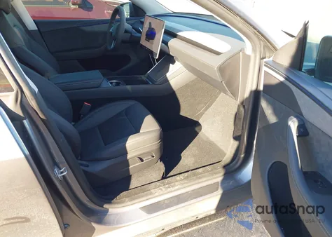 2026 Tesla Model Y Premium Rear-Wheel Drive z USA, uszkodzony, nr VIN 7SAYGDED9TA449264